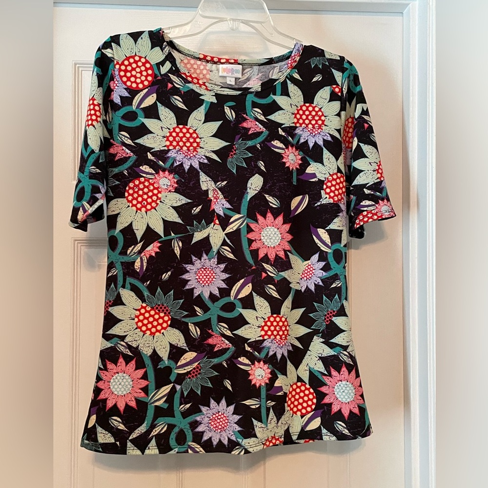LuLaRoe Gigi top